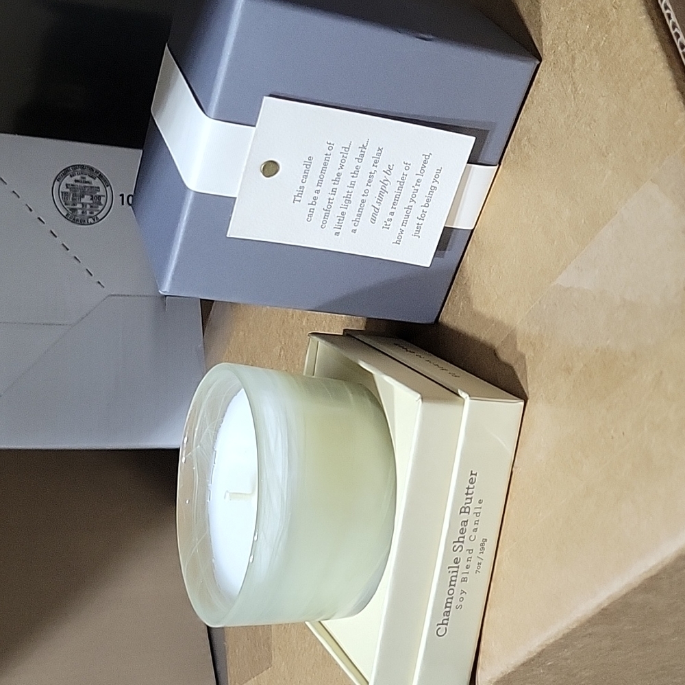 7oz Candle in Gift Box Chamomile Shea Butter NEW